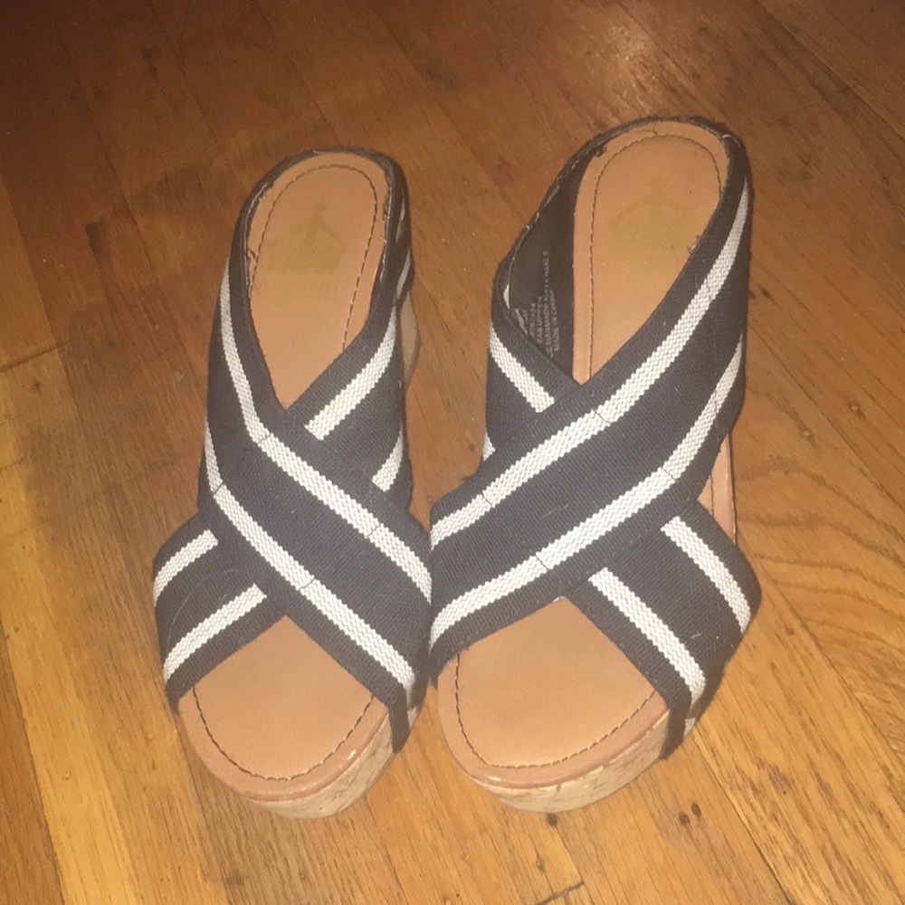 Black/white wedge